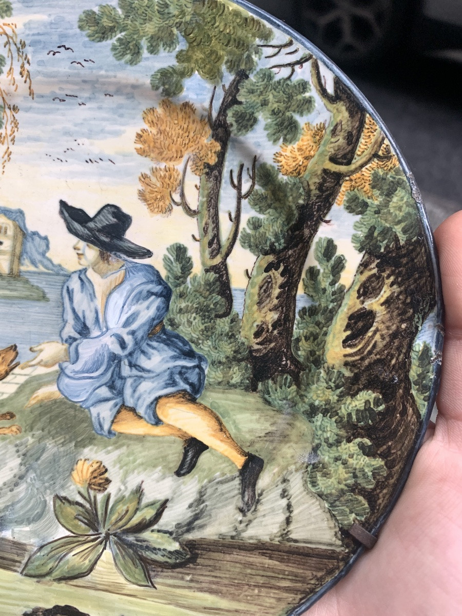 Maiolica di Castelli d’Abruzzo, piattello con giovane uomo col cappello e cane. Metà XVIII sec-photo-4