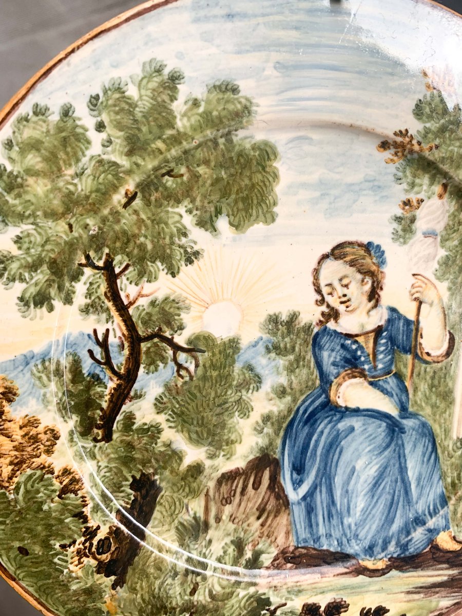 Nicola Cappelletti. Castelli. Maiolica con giovane donna con fuso e rovine, metà XVIII s.-photo-4
