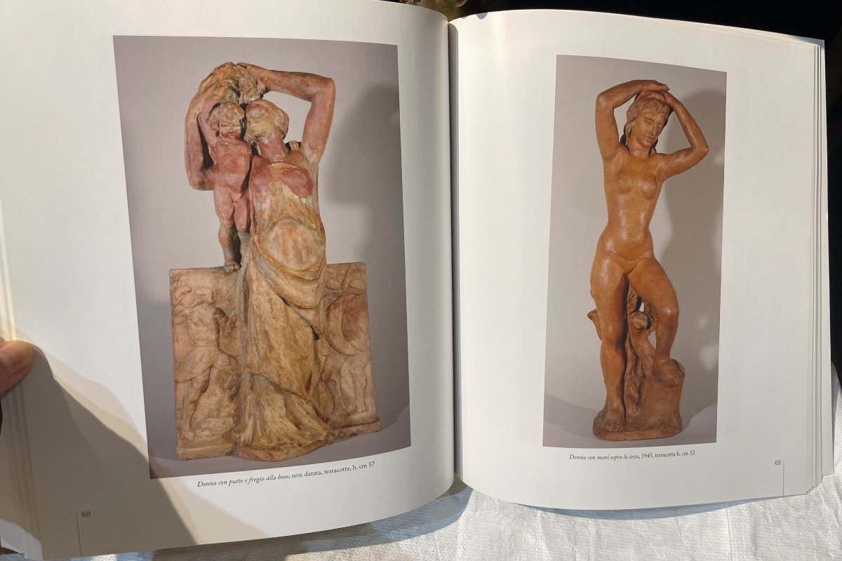Scultore toscano del Novecento – Nudo di donna con le braccia alzate, datato 1945-photo-2