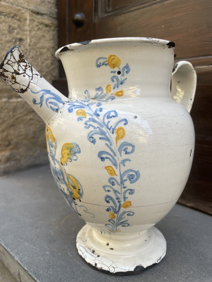 Versatoio in maiolica decorata a mano, con amorino e motivi vegetali. Faenza? Fine XVII secolo -photo-3