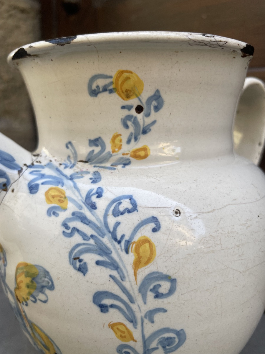 Versatoio in maiolica decorata a mano, con amorino e motivi vegetali. Faenza? Fine XVII secolo -photo-3