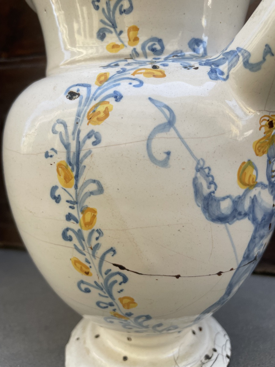 Versatoio in maiolica decorata a mano, con amorino e motivi vegetali. Faenza? Fine XVII secolo -photo-6