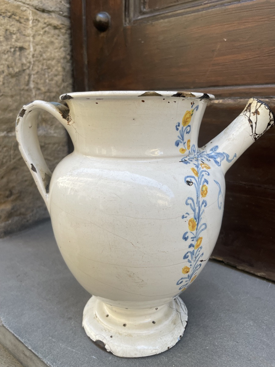 Versatoio in maiolica decorata a mano, con amorino e motivi vegetali. Faenza? Fine XVII secolo -photo-7