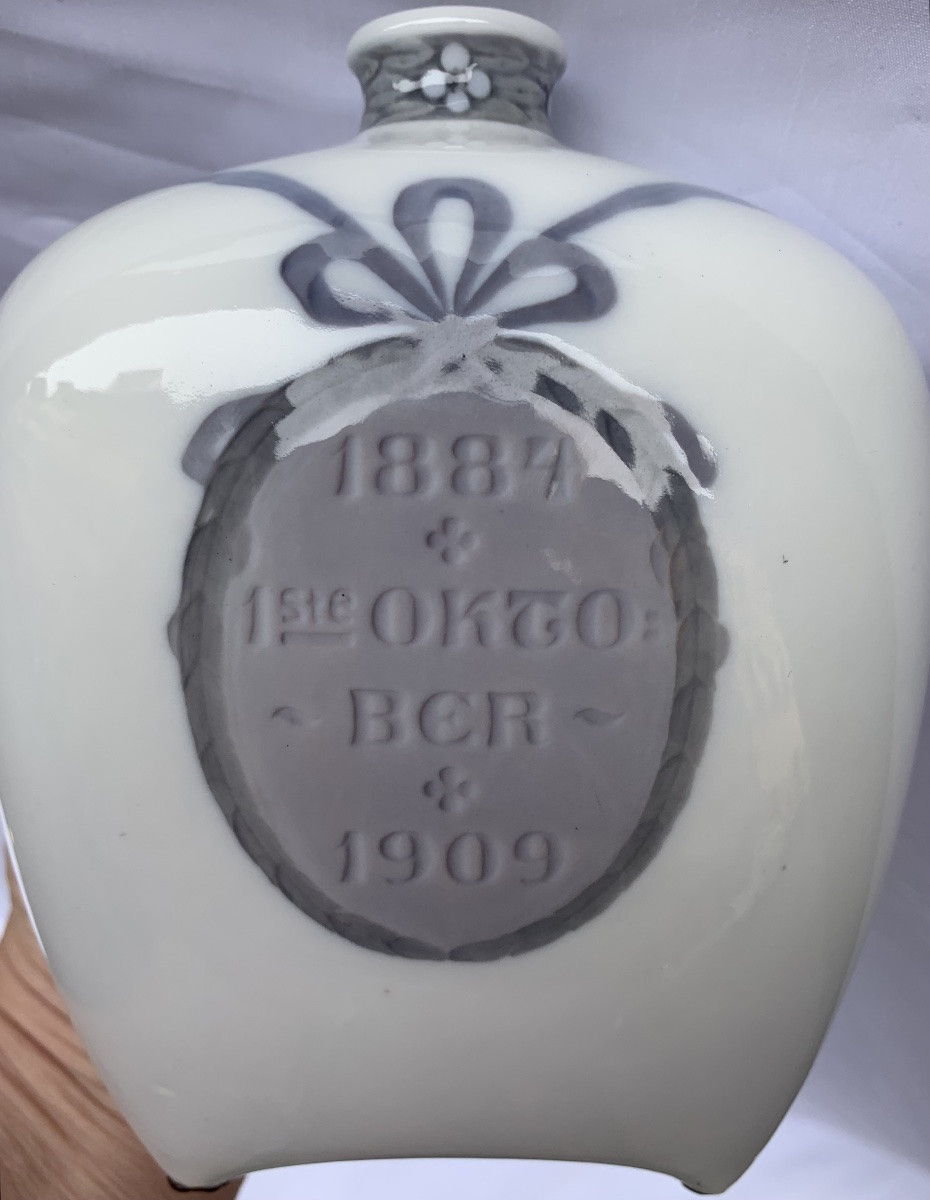 Vaso Royal Copenhagen del 1909 con veduta della sede del giornale danese Politiken. Porcellana -photo-2