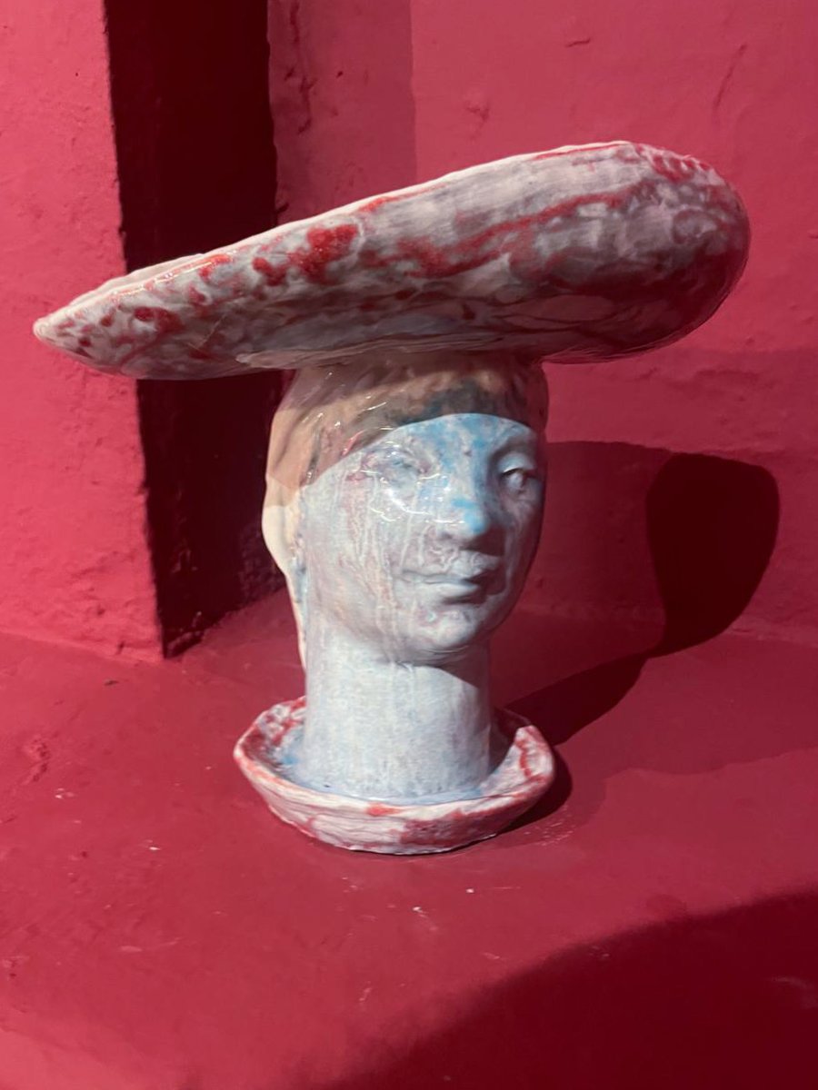 Scultore toscano del Novecento - Donna con cappello, terracotta smaltata -photo-5