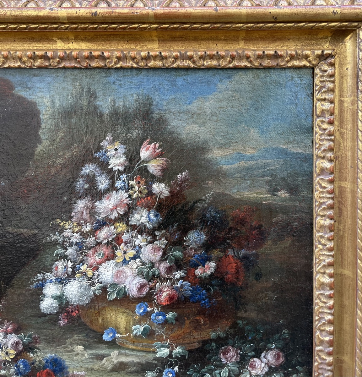 Gaspare Lopez, attrib. Natura morta con grande vaso e cascata di fiori nel giardino, ca.1720-photo-2