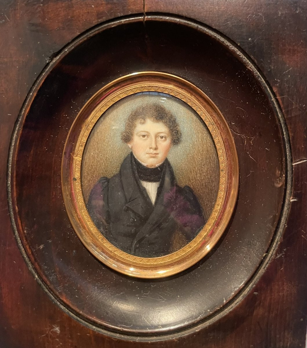 Ritratto miniatura di giovane uomo, circa 1830, con redingote e cravatta nera alta -photo-4