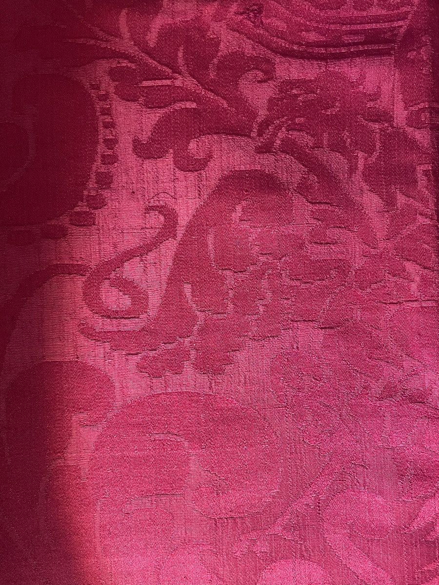 Damasco in seta porpora con aquila bicipite dal cuore trafitto e simboli di dignità, XVII sec.-photo-1