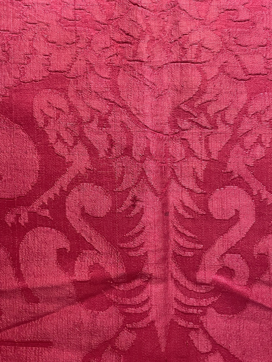 Damasco in seta porpora con aquila bicipite dal cuore trafitto e simboli di dignità, XVII sec.-photo-3