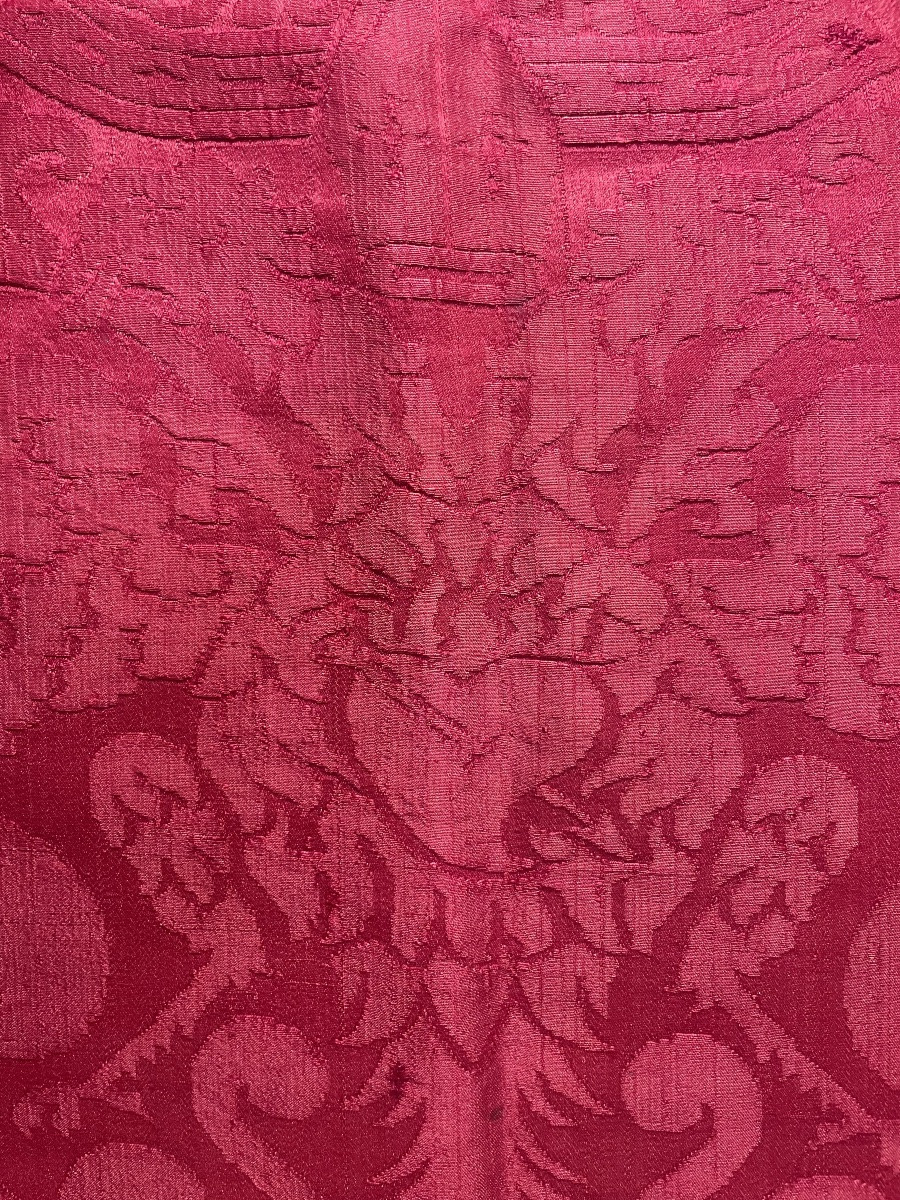 Damasco in seta porpora con aquila bicipite dal cuore trafitto e simboli di dignità, XVII sec.-photo-4