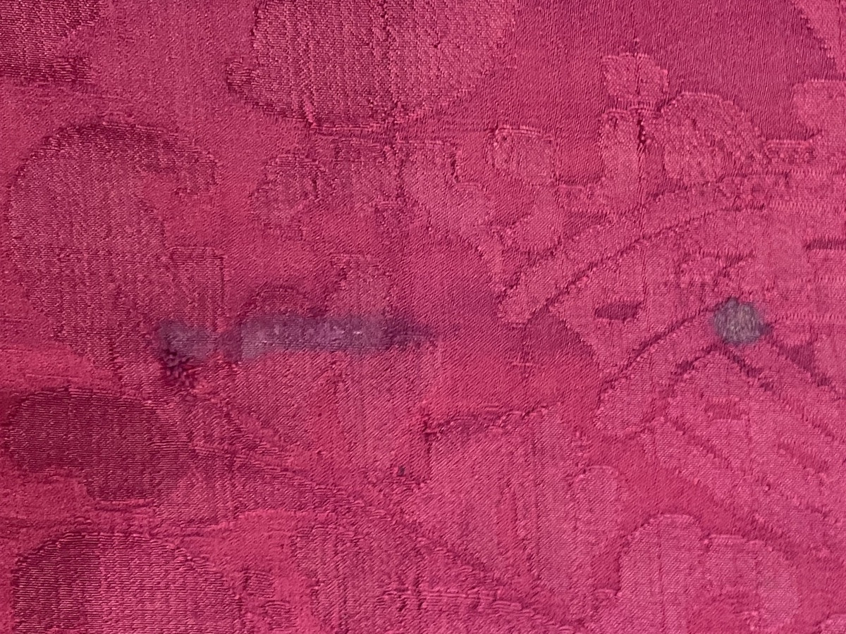 Damasco in seta porpora con aquila bicipite dal cuore trafitto e simboli di dignità, XVII sec.-photo-5