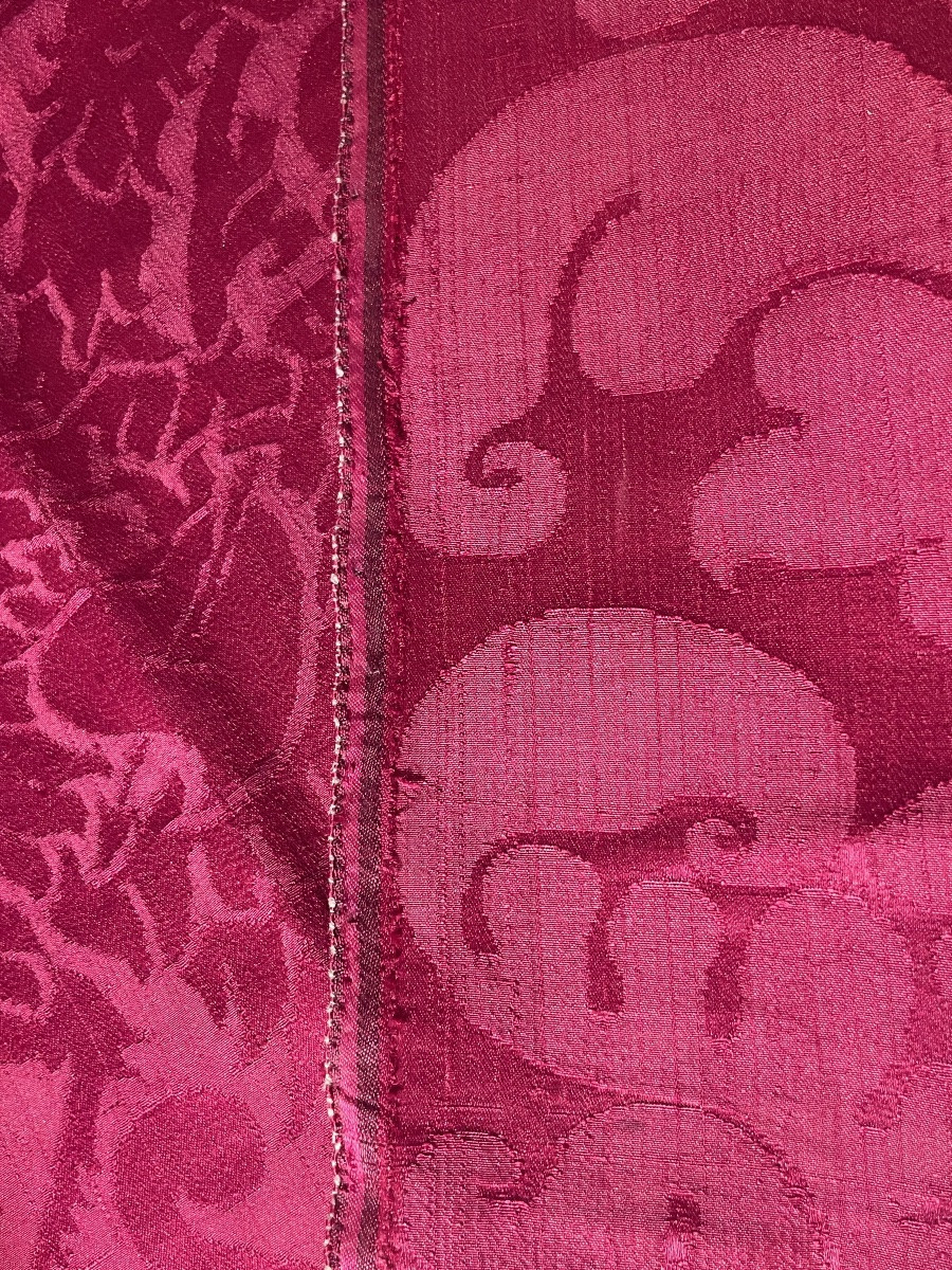 Damasco in seta porpora con aquila bicipite dal cuore trafitto e simboli di dignità, XVII sec.-photo-7