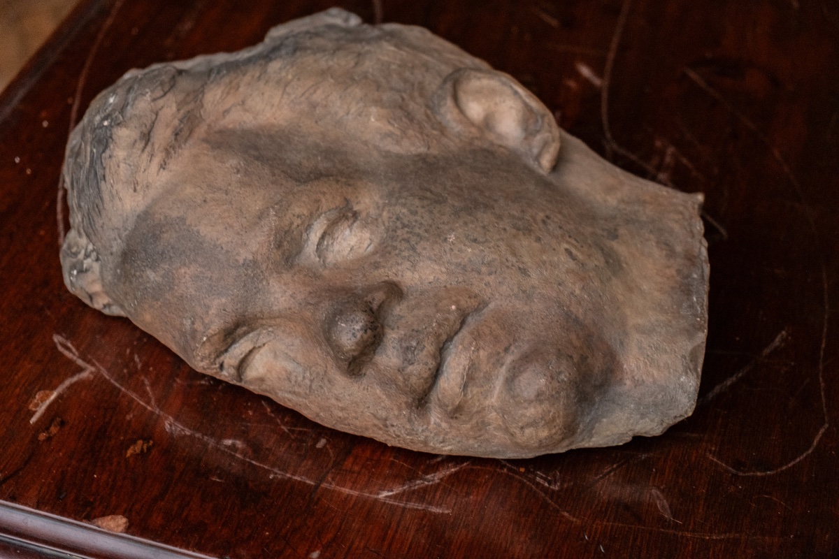 Giorgio Rossi (1892–1963), Testa asimmetrica d’uomo in terracotta, anni 1930, h. 34 cm -photo-2