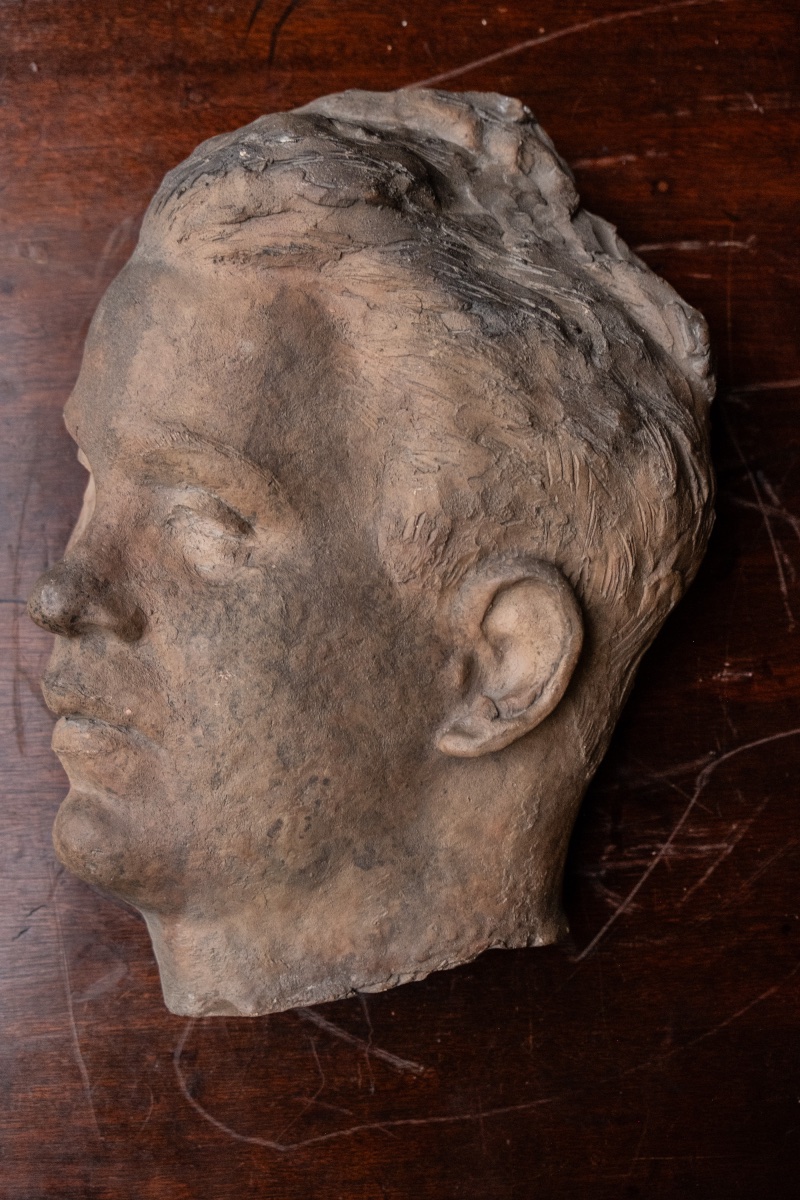 Giorgio Rossi (1892–1963), Testa asimmetrica d’uomo in terracotta, anni 1930, h. 34 cm -photo-4
