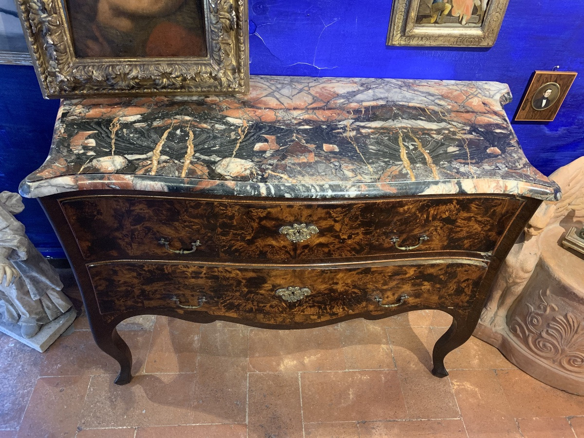 Cassettone a balestra toscano in radica di noce con marmo africano antico, ca. 1740  -photo-2