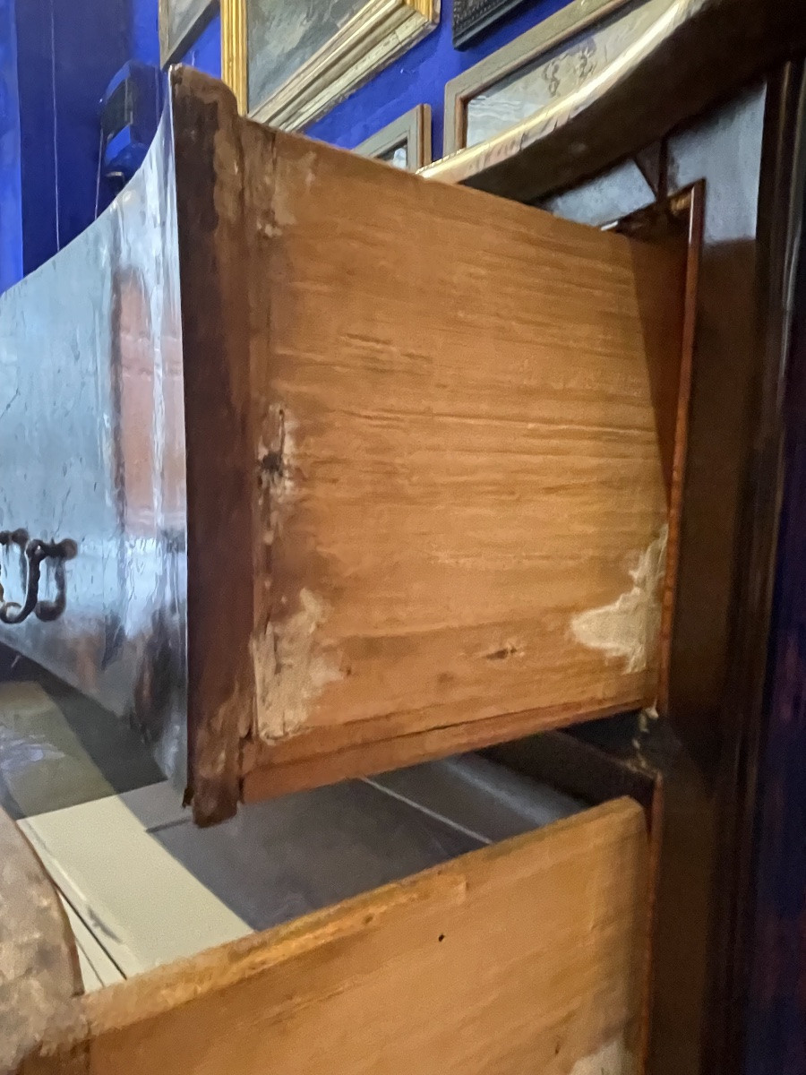 Cassettone a balestra toscano in radica di noce con marmo africano antico, ca. 1740  -photo-5