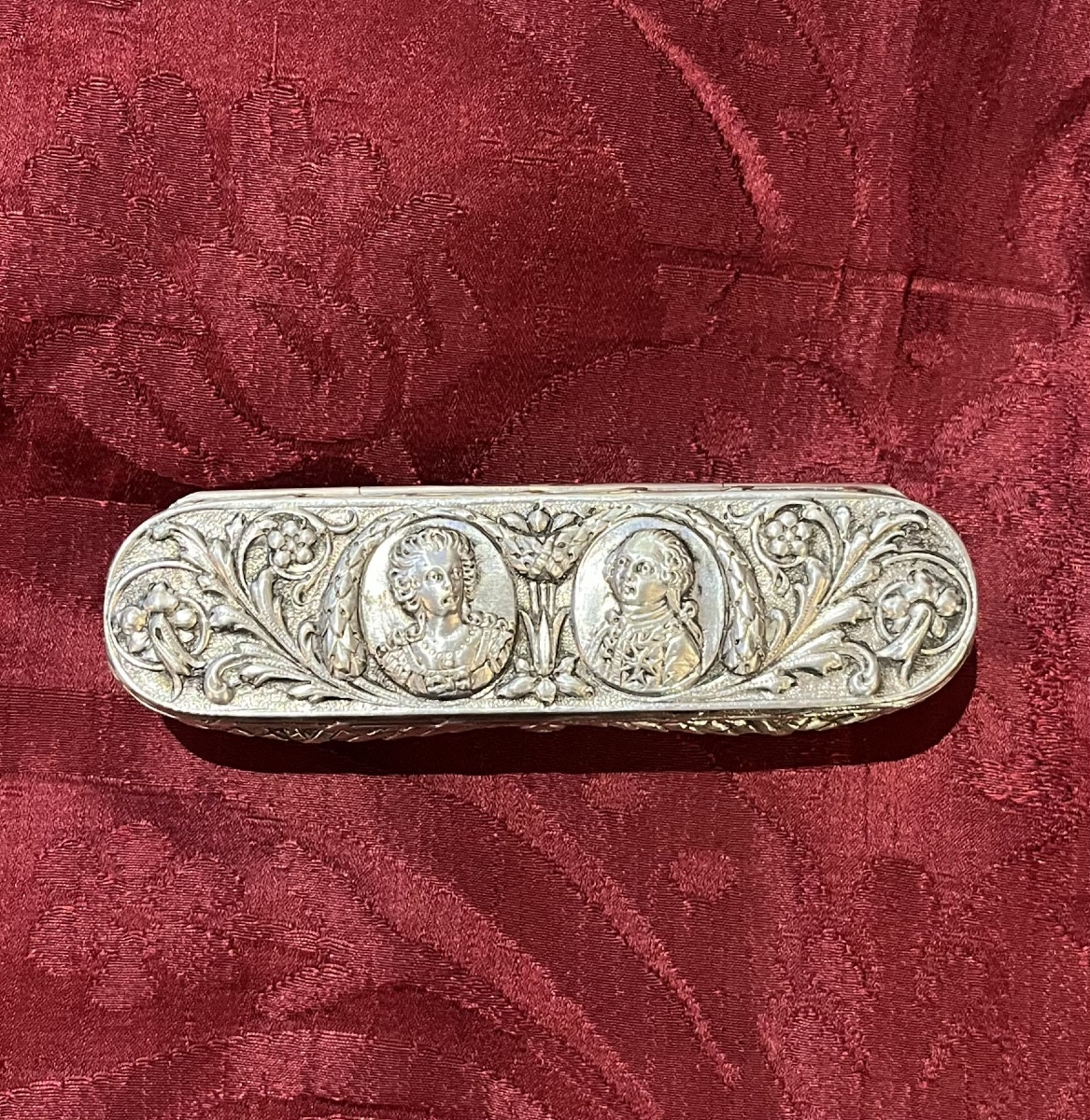 Astuccio in argento con ritratti di Luigi XVI e Maria Antonietta, XIX secolo