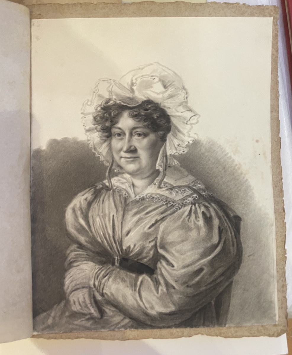 Ritratto a carboncino di dama in abito con maniche a sbuffo e cuffia di pizzo, 1830 ca.  -photo-4