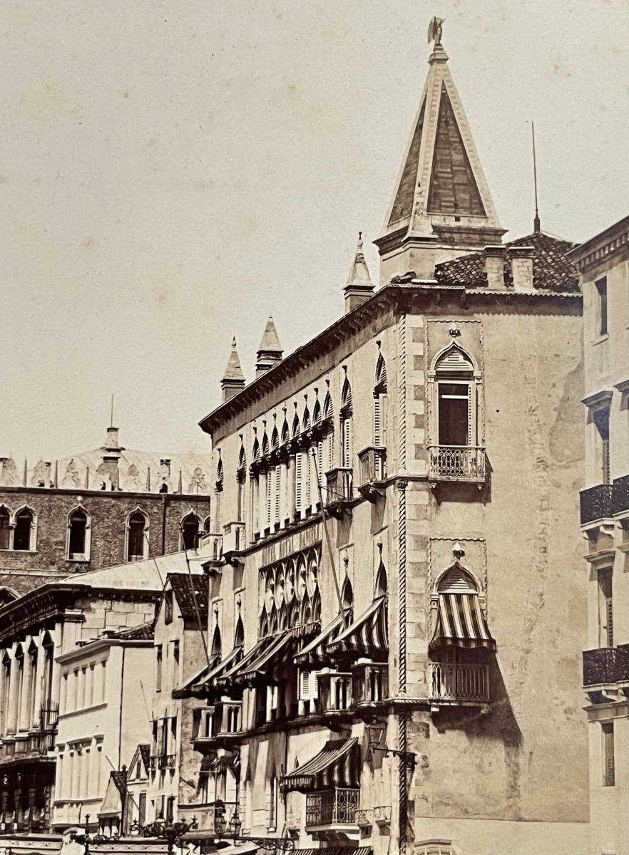 Venezia, Hotel Danieli e Riva degli Schiavoni – Grande fotografia d’epoca, circa 1890-1905  -photo-2
