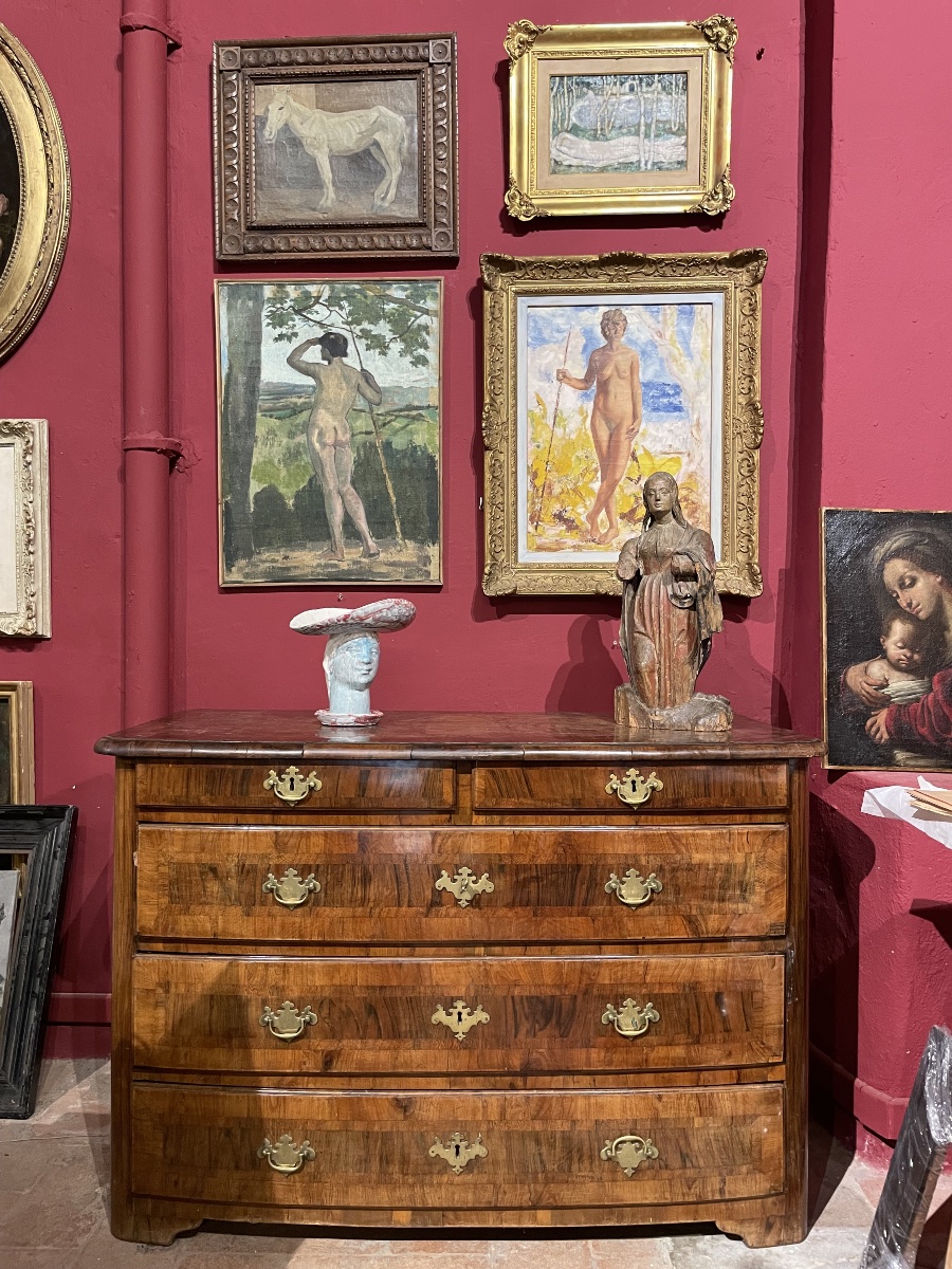 Cassettone francese in noce, epoca Luigi XIV, fine XVII secolo, fronte leggermente curvo