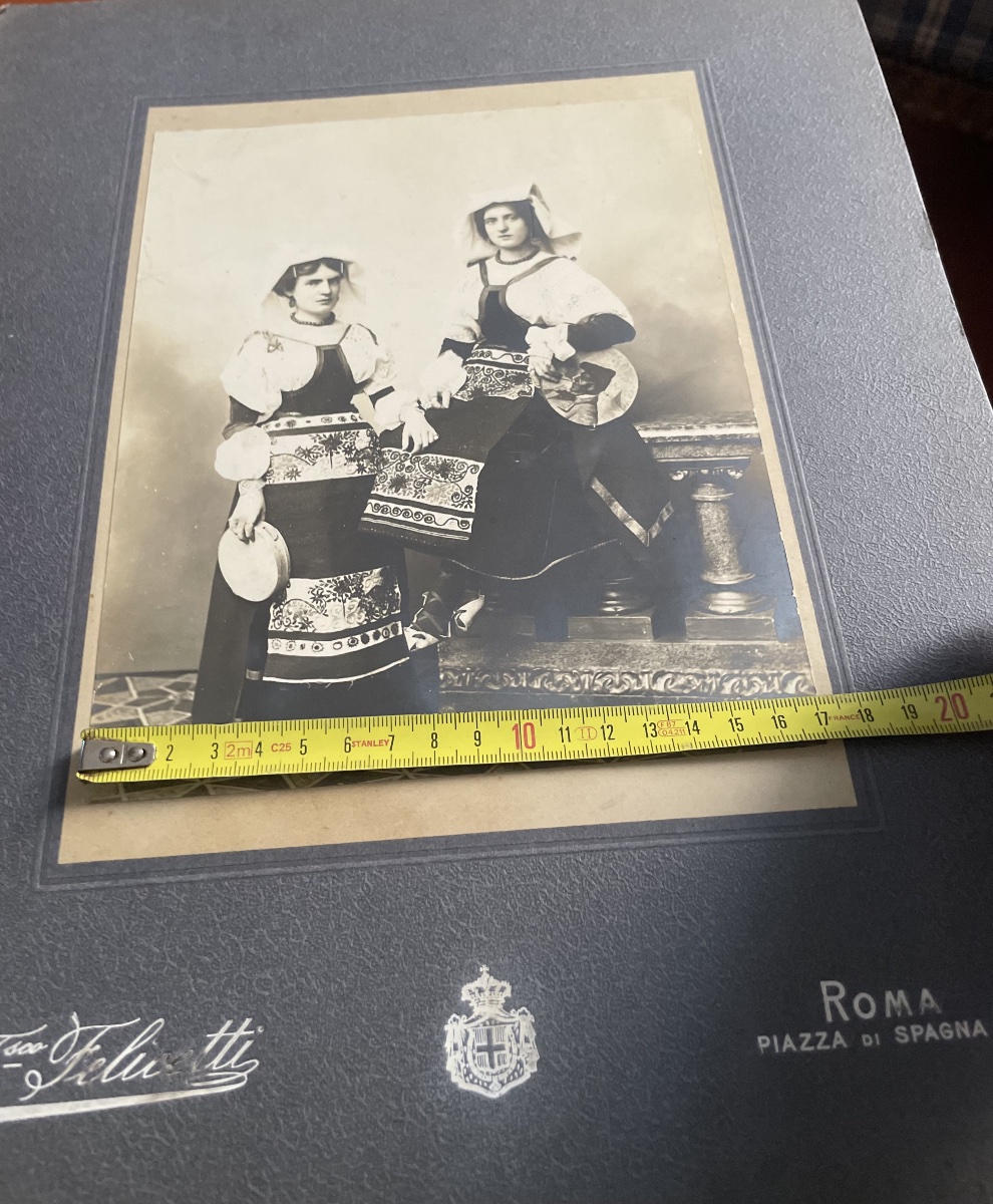 Fotografia di due ciociare in costume tradizionale – Roma, fine XIX secolo-photo-5
