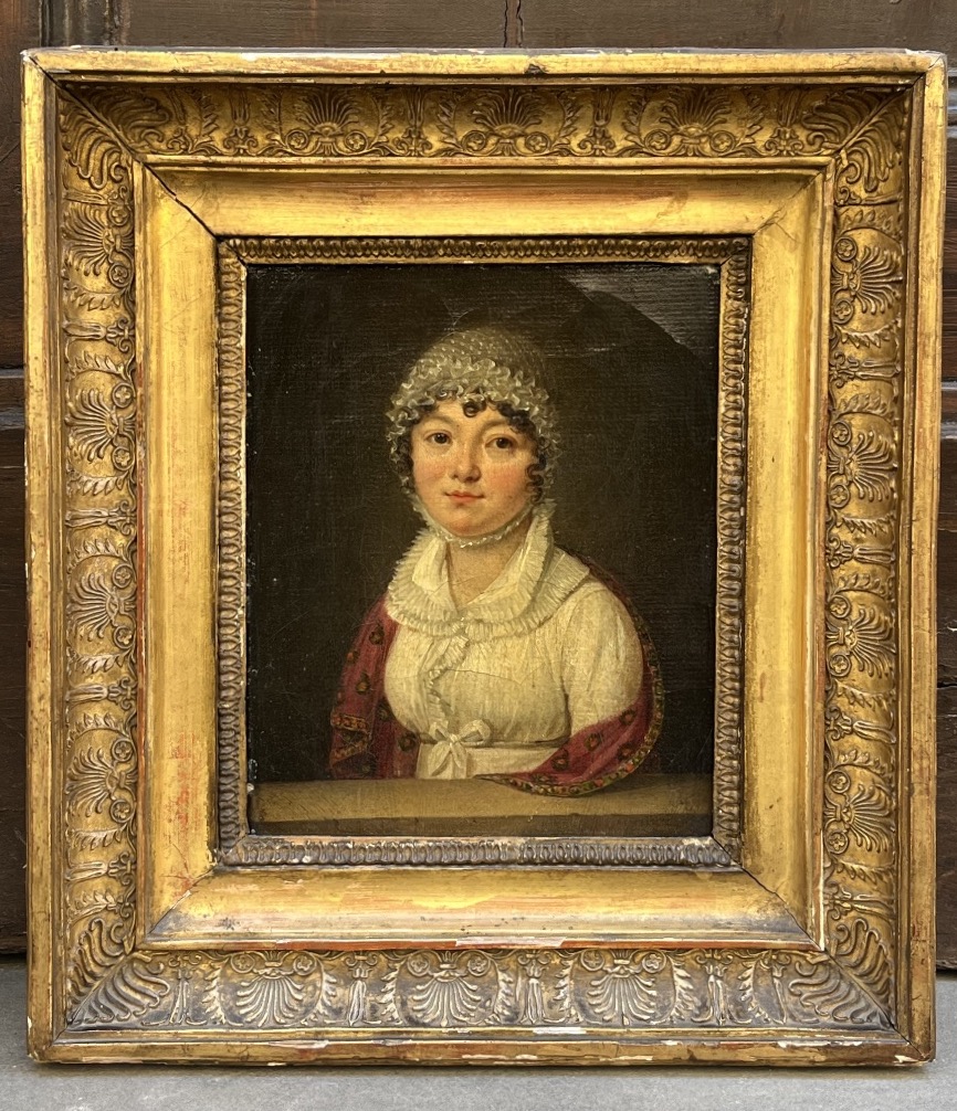 Ritratto di dama con cuffia e scialle rosso, scuola francese, circa 1820 -photo-7