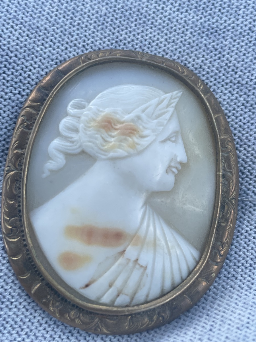 Cammeo in conchiglia con profilo femminile, montatura in metallo cesellato, XIX secolo  -photo-4