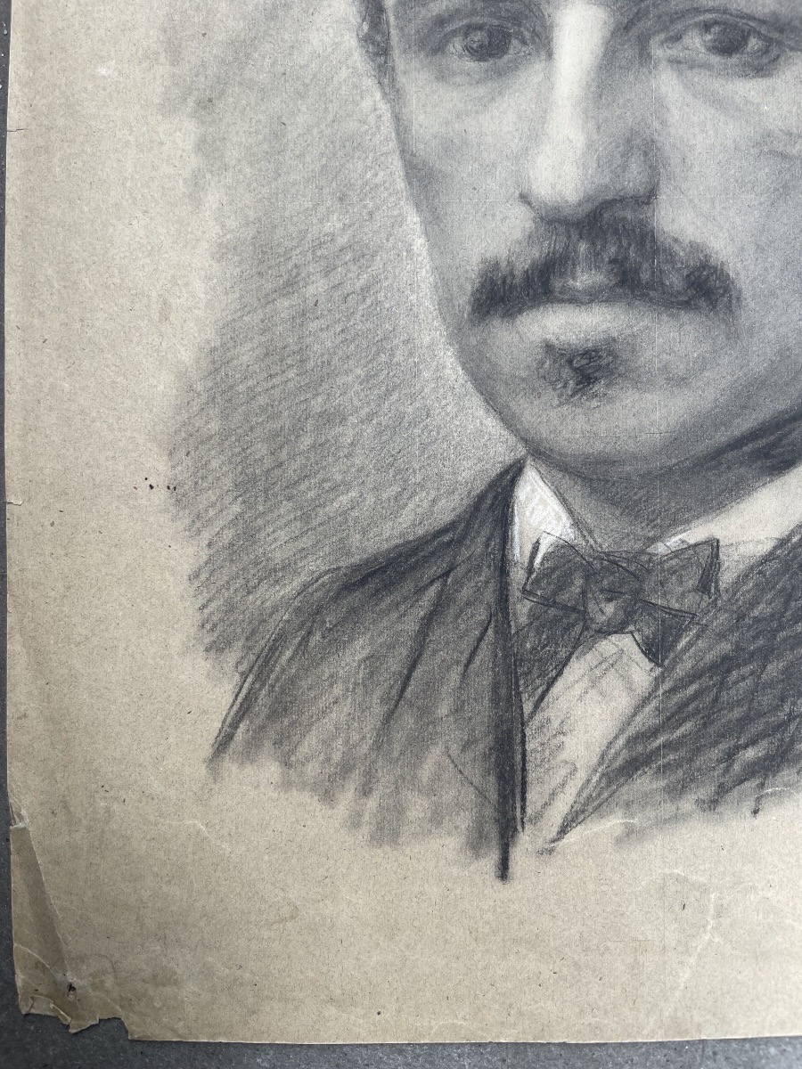 Disegno, ritratto di uomo con baffi e papillon, atelier di Enrico Reffo, cm 32 × 45 -photo-4