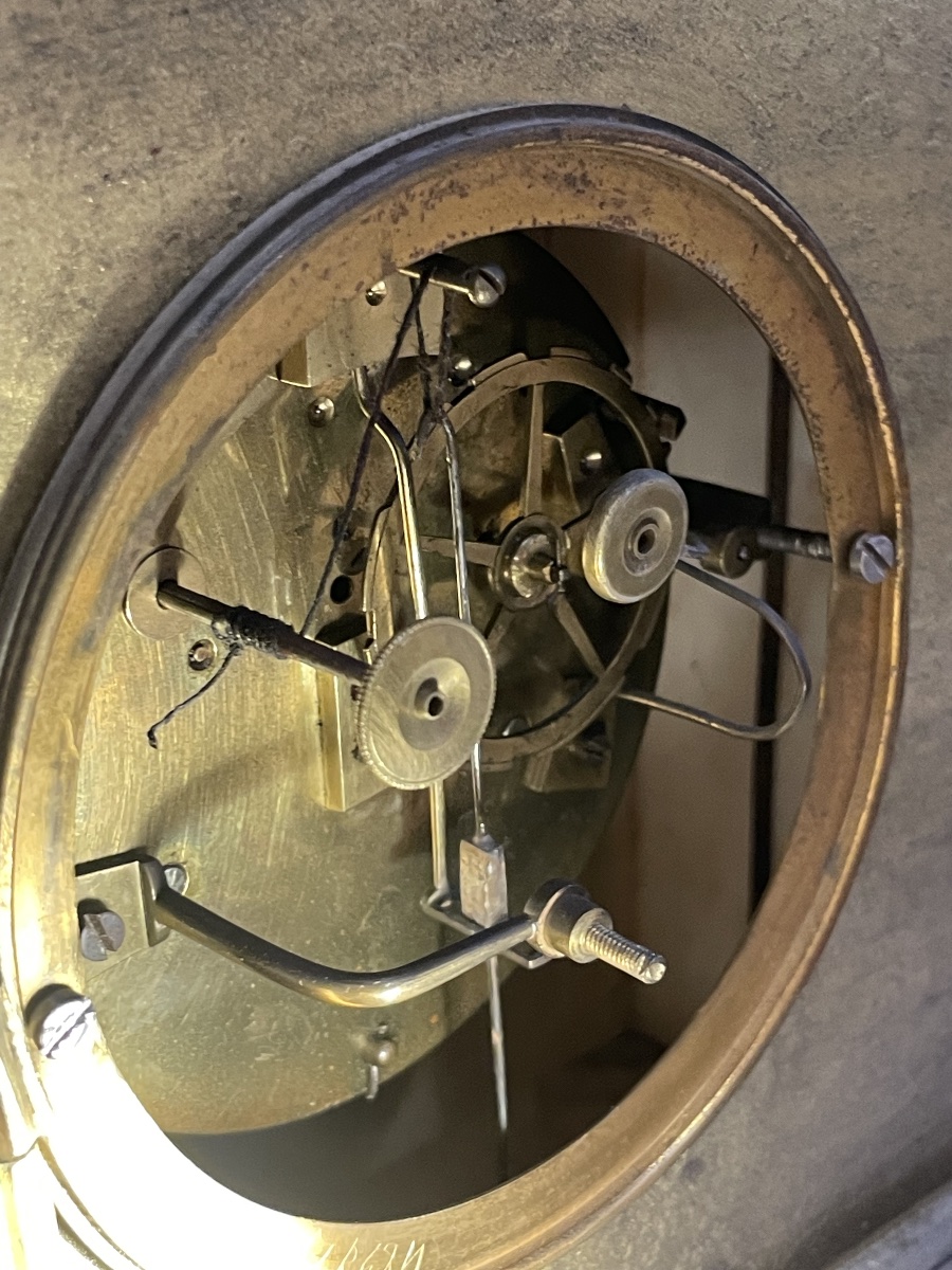 Orologio Carlo X in alabastro e bronzo dorato, quadrante con ghirlanda di rose, circa 1825-photo-1