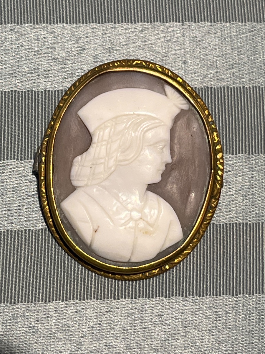 Cammeo in conchiglia con profilo femminile in costume rinascimentale. Italia, metà XIX secolo  -photo-1