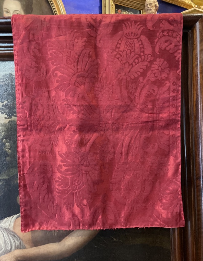 Damasco di seta con vasi, melograni e garofani, Italia, XVII secolo  -photo-7