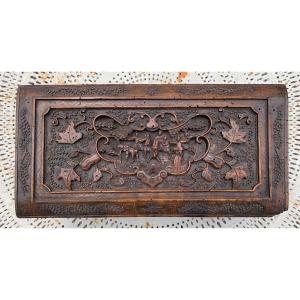 Cofanetto cinese in legno con personaggi, fiori e zucche. Canton XIX secolo.