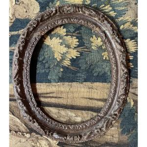 Cornice in rovere intagliato a motivi floreali, epoca Luigi XV, metà XVIII secolo. Cm 54x46