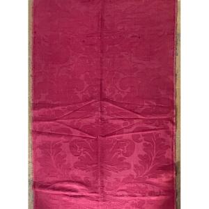 Damasco in seta porpora con aquila bicipite dal cuore trafitto e simboli di dignità, XVII sec.