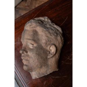 Giorgio Rossi (1892–1963), Testa asimmetrica d’uomo in terracotta, anni 1930, h. 34 cm 