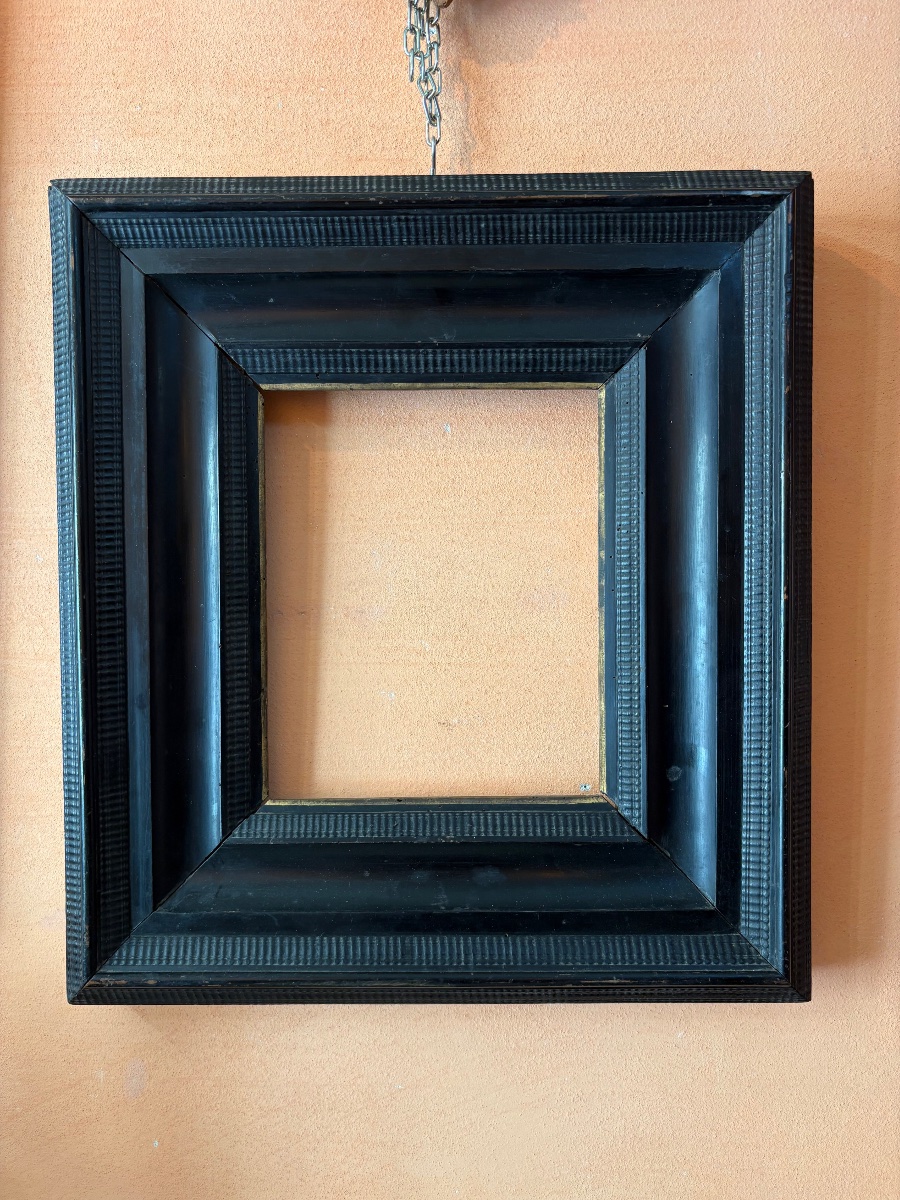 Cornice Guilloche '  Nera . Sec . XVIII . Misure Luce cm 22,9 X  27,8 . 