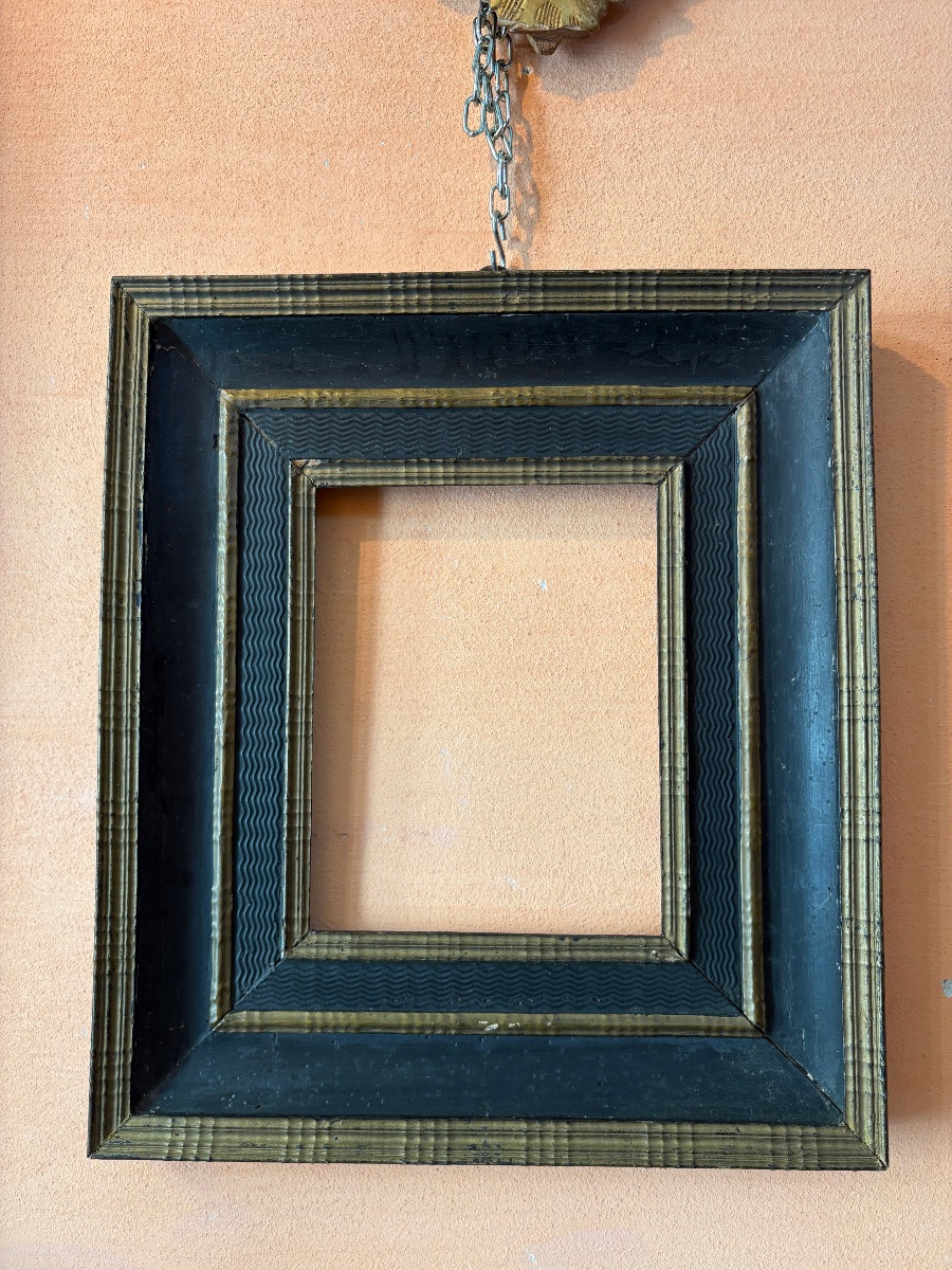 Cornice Guilloche Nera sec . XVIII .