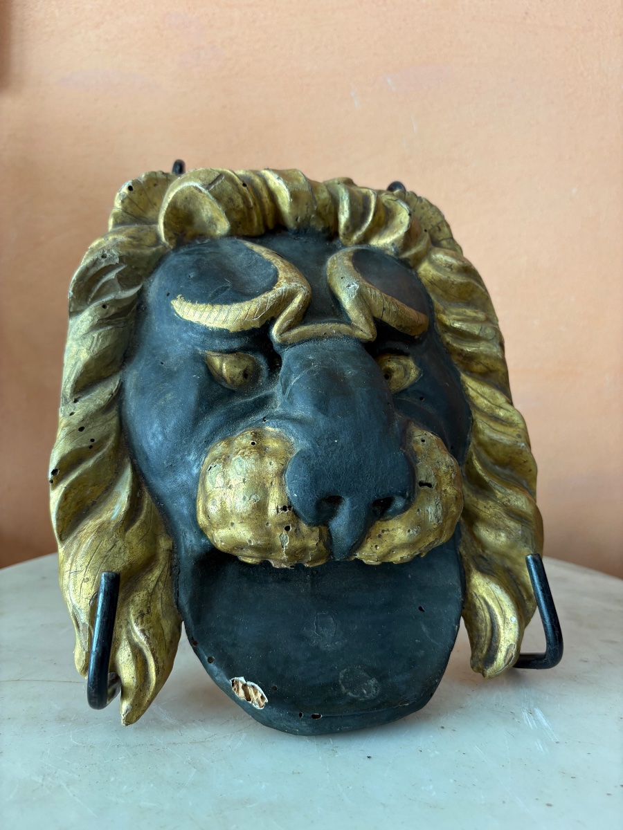 Fregio in legno intagliato laccato Verde  e Dorato  raffigurante Testa di Leone -photo-2