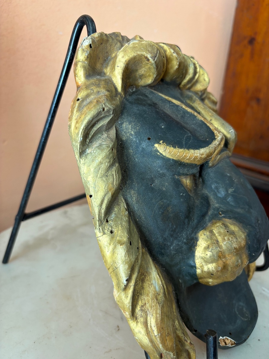 Fregio in legno intagliato laccato Verde  e Dorato  raffigurante Testa di Leone -photo-3