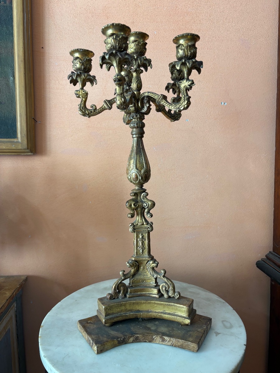 Candelabro  a 6 luci in legno intagliato e Dorato con  basamento laccato a finto marmo 