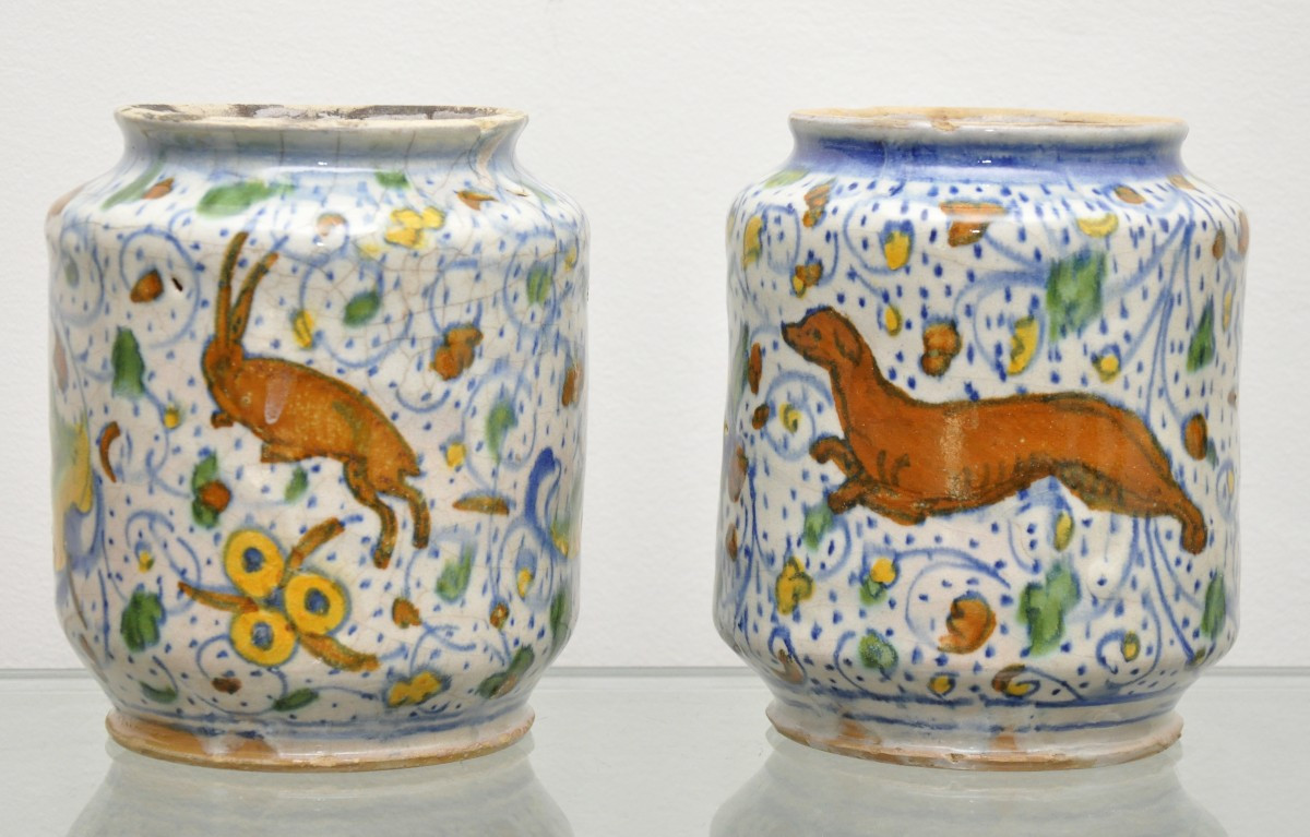 Coppia di piccoli albarelli in maiolica di Venezia