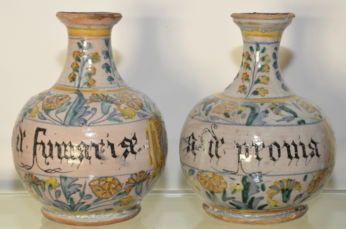 Coppia di bottiglia in maiolica  di Venezia o Padova