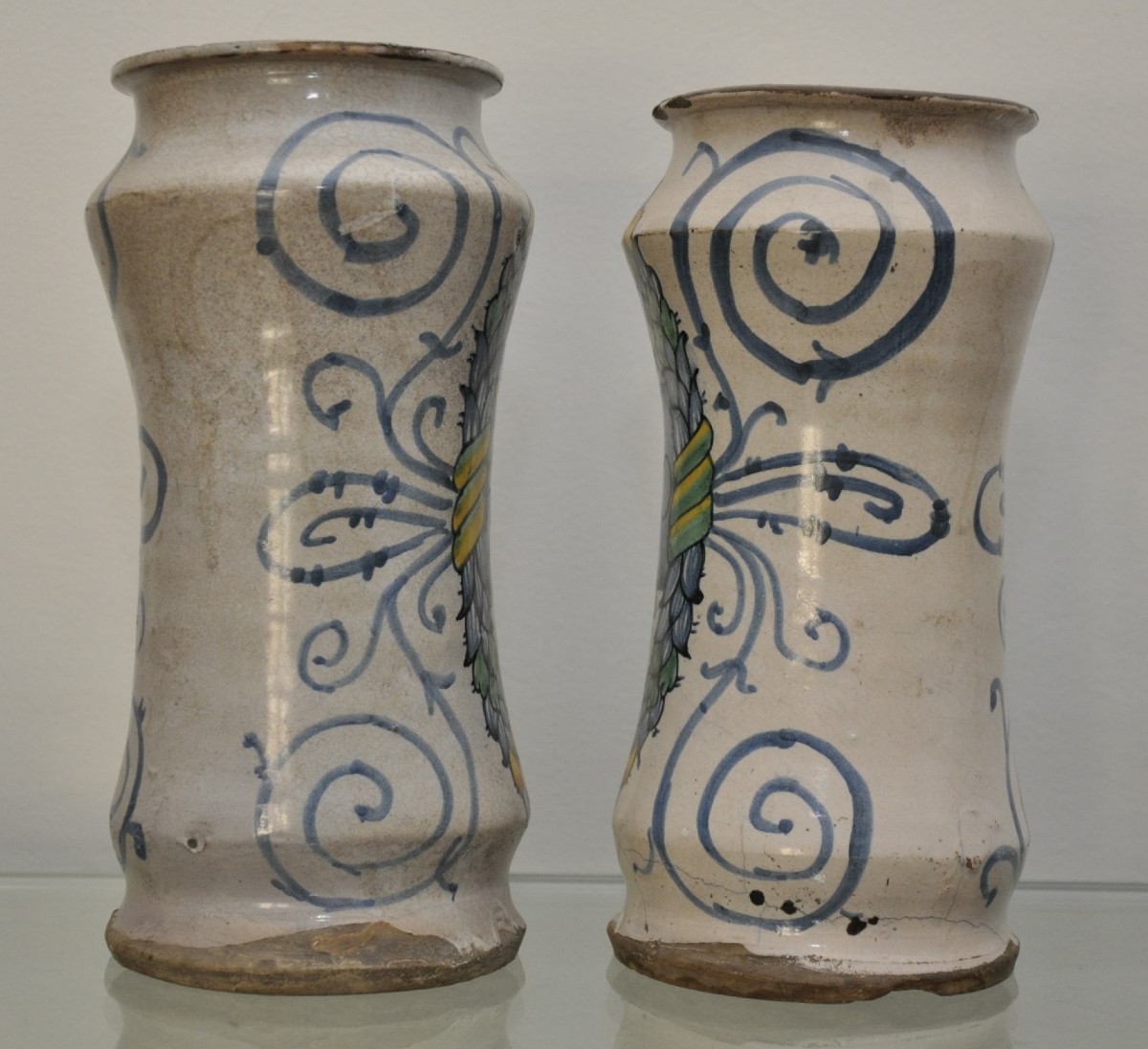 Coppia di albarelli in maiolica di Deruta -photo-2