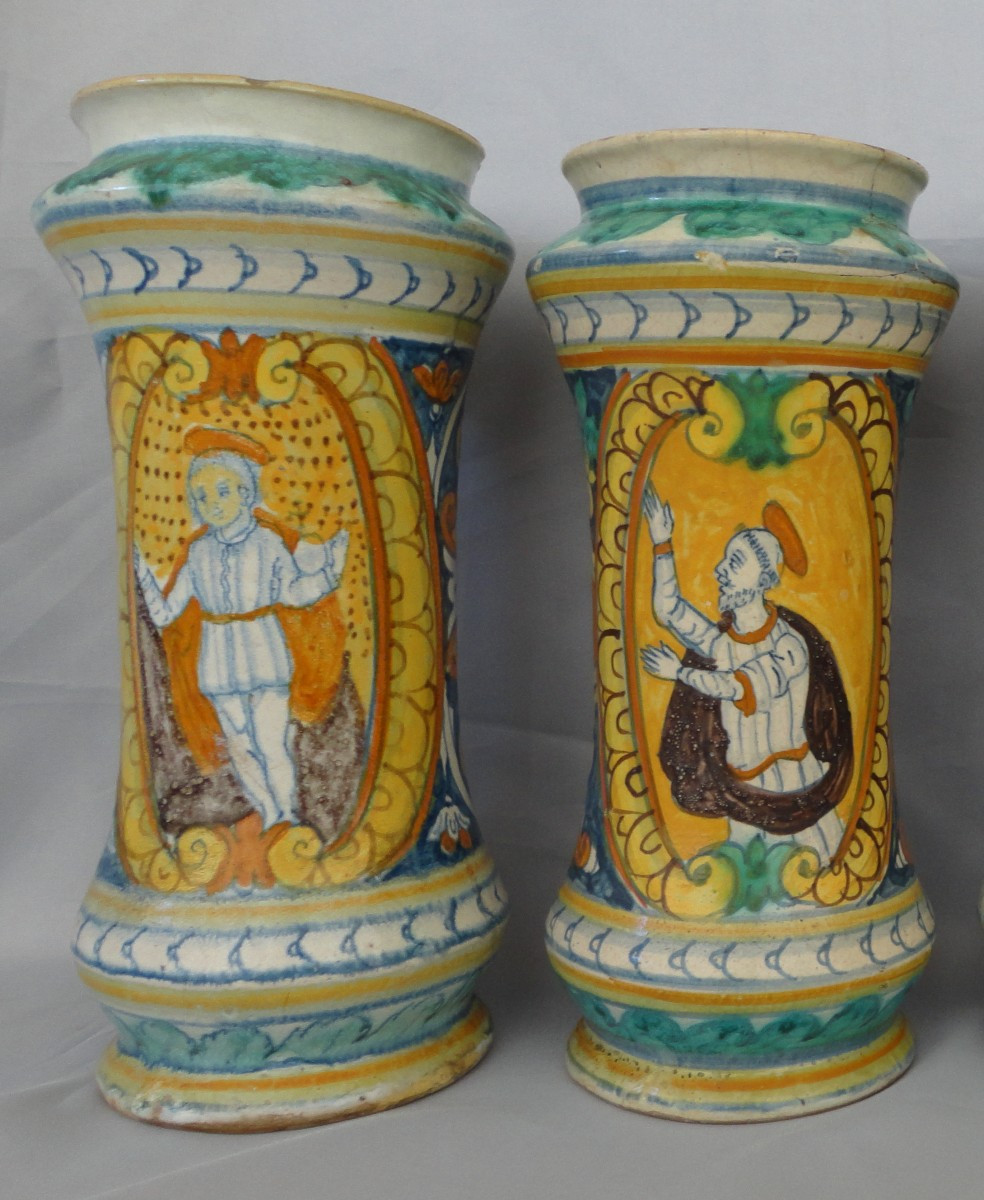Coppia di albarelli in maiolica di Sciacca