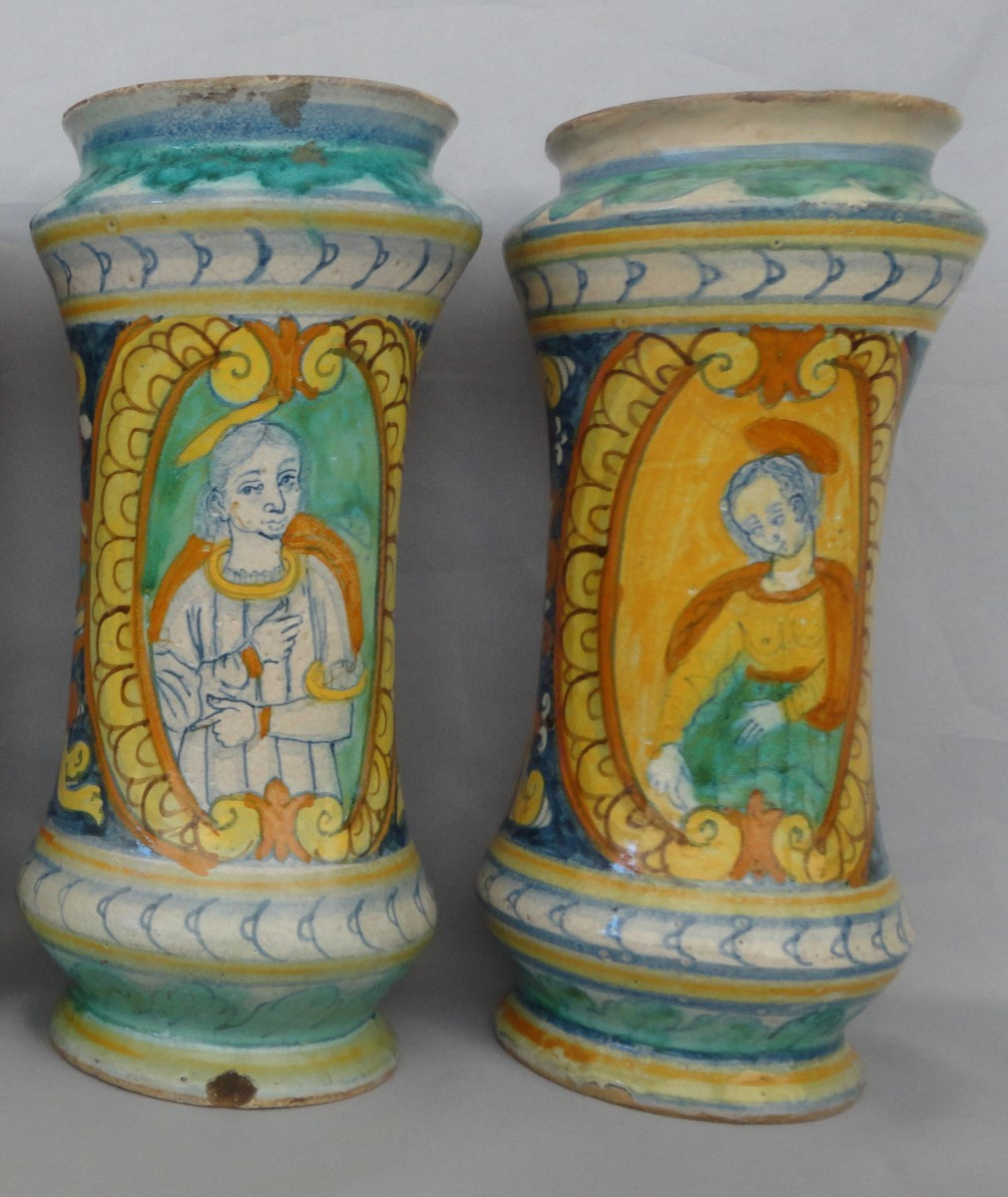 Coppia di albarelli in maiolica di Sciacca