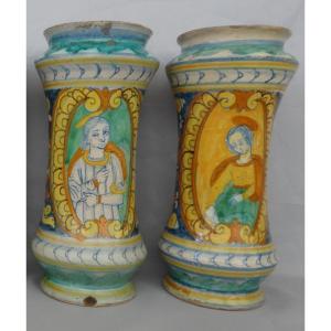 Coppia di albarelli in maiolica di Sciacca