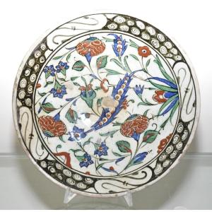 Piatto in maiolica di Iznik