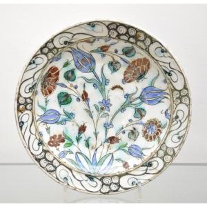 Piatto in maiolica di Iznik