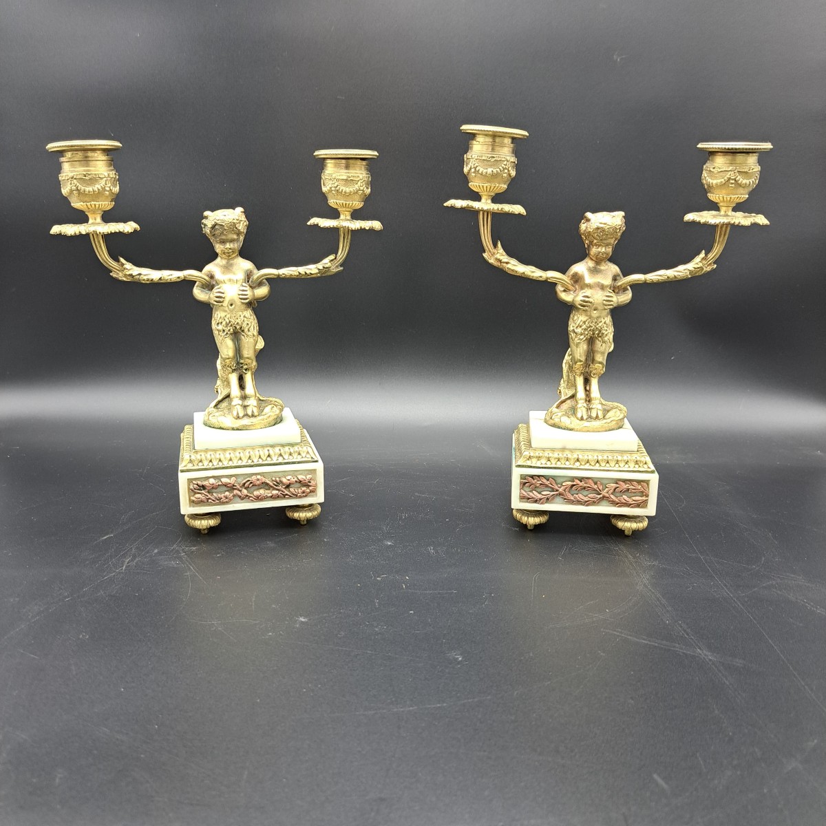COPPIA DI CANDELABRI IN BRONZO DORTO E MARMO EPOCA NAPOLEONE III