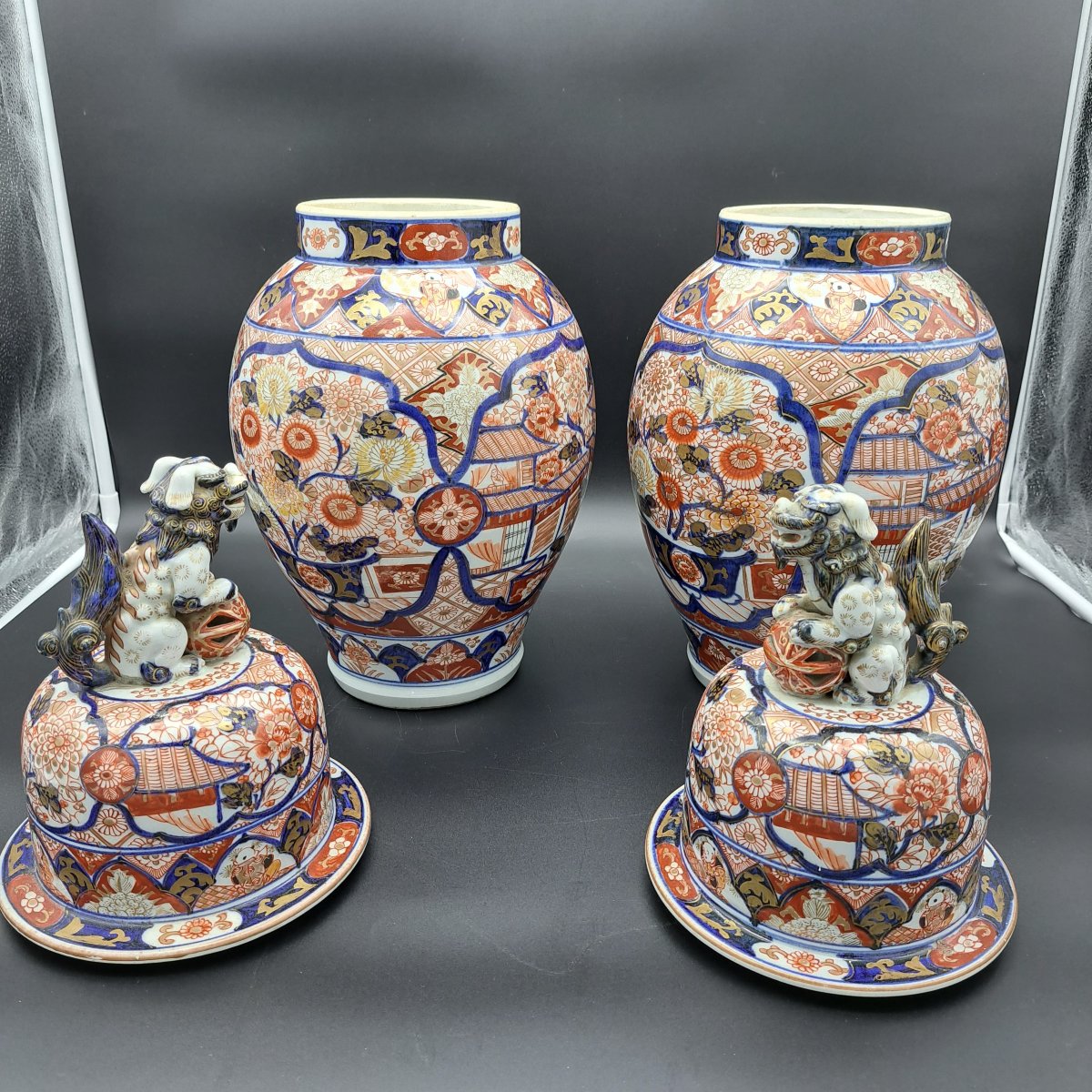 COPPIA DI VASI IMARI CON COPERCHIO DELLA SECONDA META' DEL XIX SECOLO-photo-3